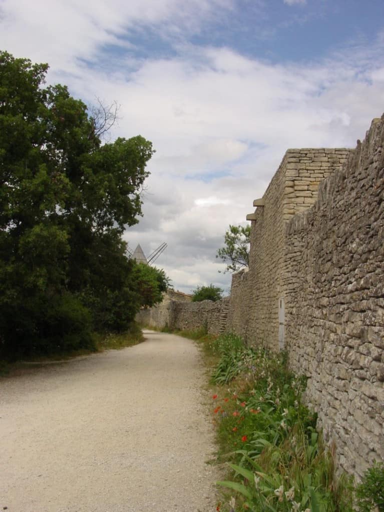 When I think of the mountain villages of Provence the first thing that comes to mind is the dry stack stone walls.