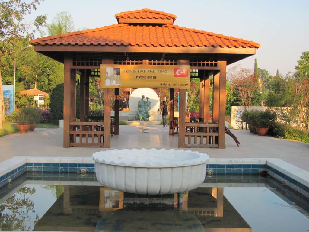 I loved the simple elegance of this pavilion, water feature, patio and sculpture beyond.